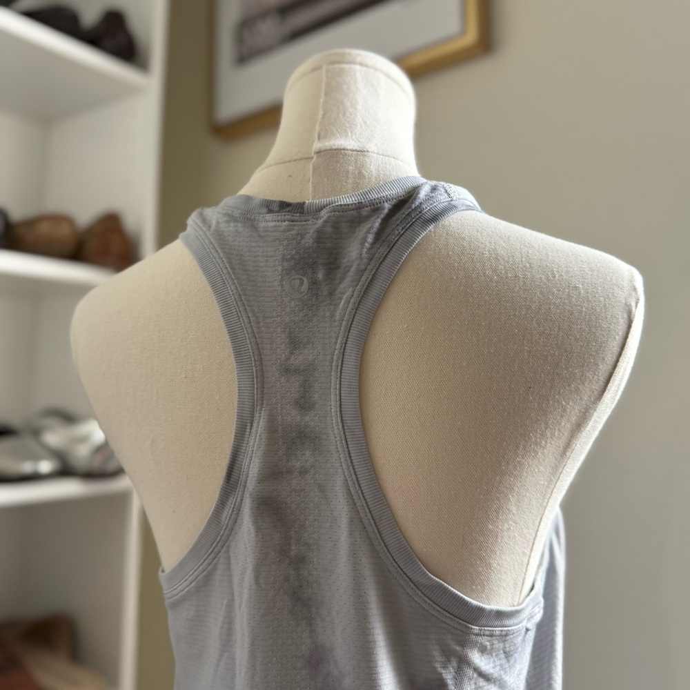Lululemon Athletica Light and Dark Gray Tie Dye Pattern Racerback Sport Tank Top - Picture 4 of 4